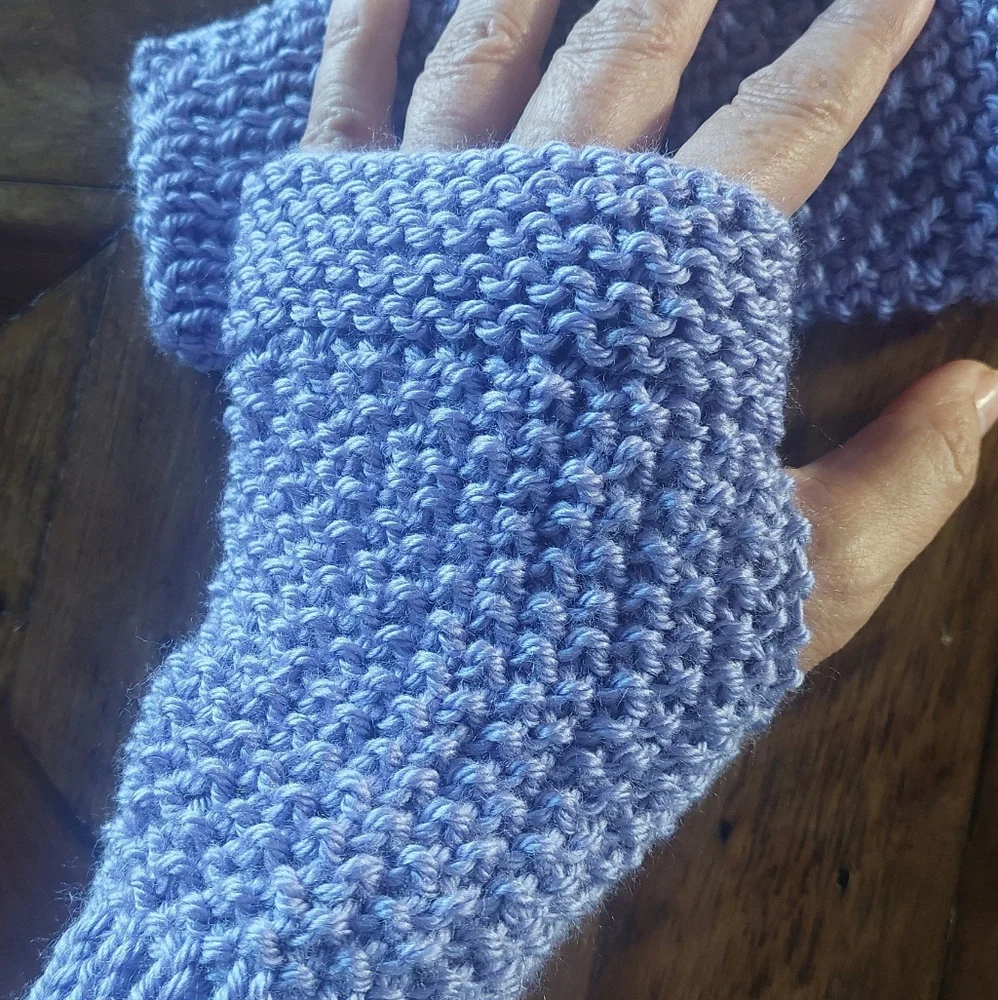 2  knitted hand/wrist warmers - Picture 9 of 9